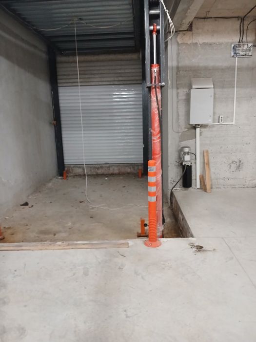 Продавам гараж до Гранд мол