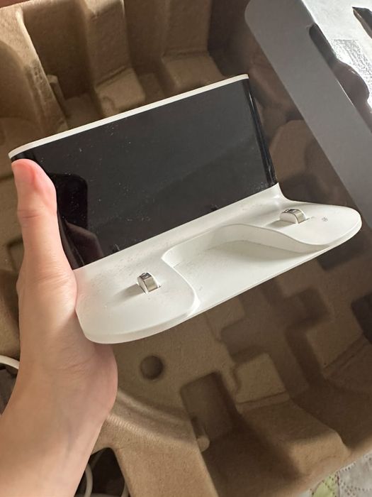 Продам Xiaomi Robot Vacuum E10 — компактный робот-пылесос.