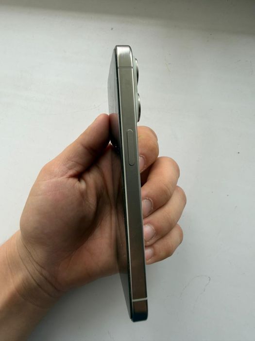 iPhone 15 pro белый 256Gb