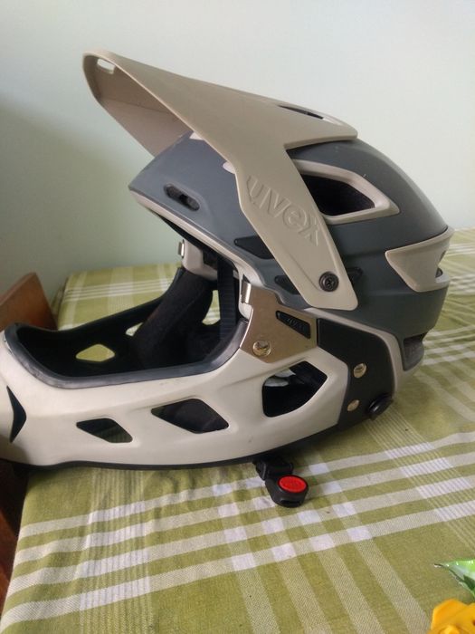 Каска uvex jakkyl 52-57см. 670 грама..