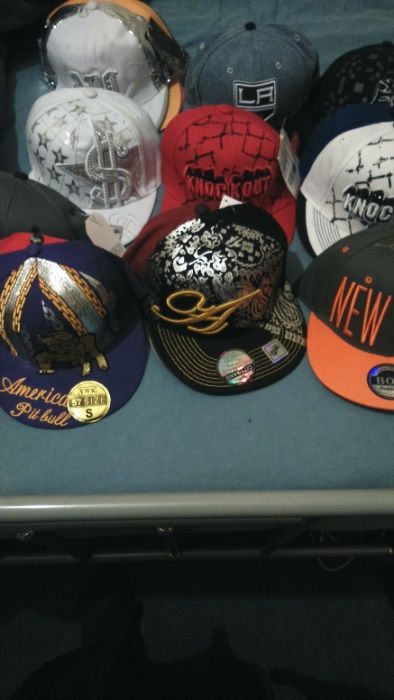 Маркови шапки с козирка    Внос от Англия 60 разновидности