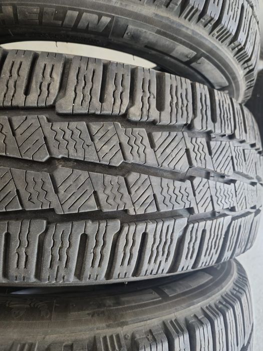 4 anvelope iarna Michelin 215 60 17 C stare buna
