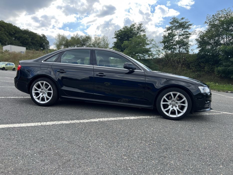 Audi A4 B8.5 2.0 TDI 177CP S line Navi Distronic Incalzire scaune
