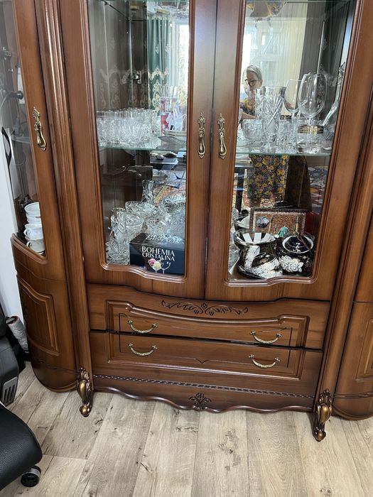 Продаю шкаф витрина  производство Беларусь