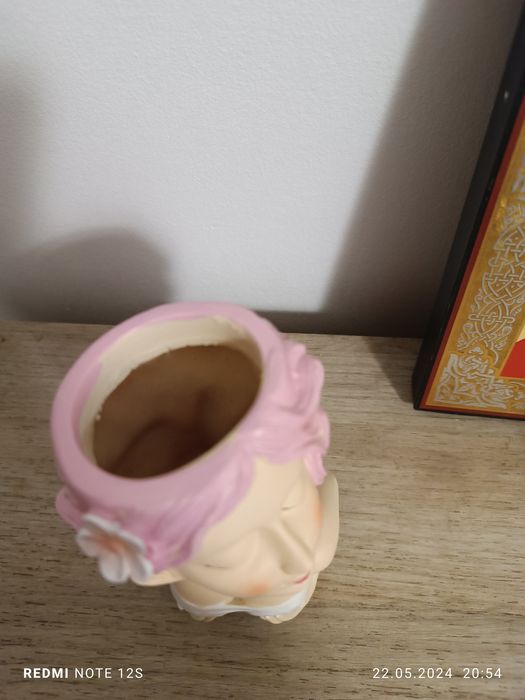 Vază  nouă decorativă  model domnișoara