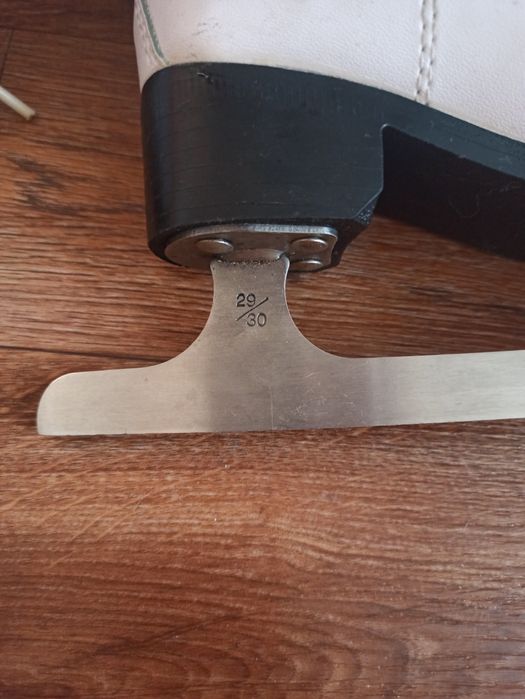 Продам коньки фигурные