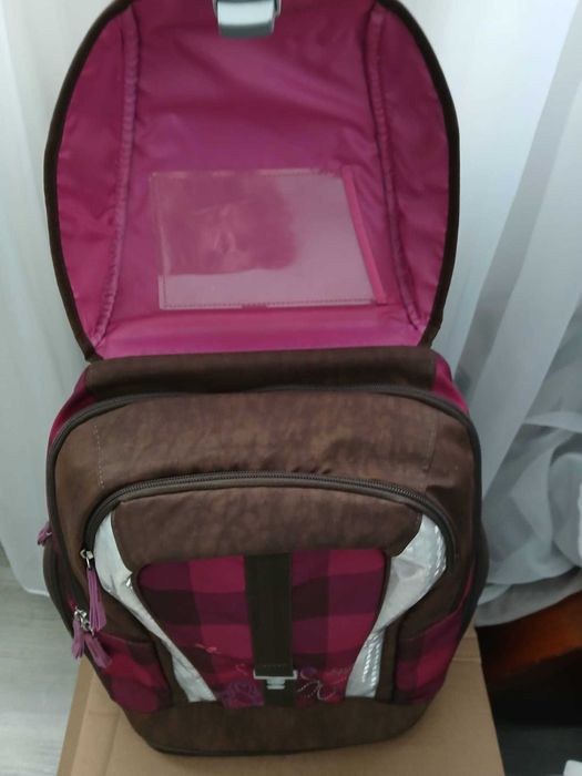 Ghiozan ergonomic scheider cu saculet de sport  in stare foarte buna .