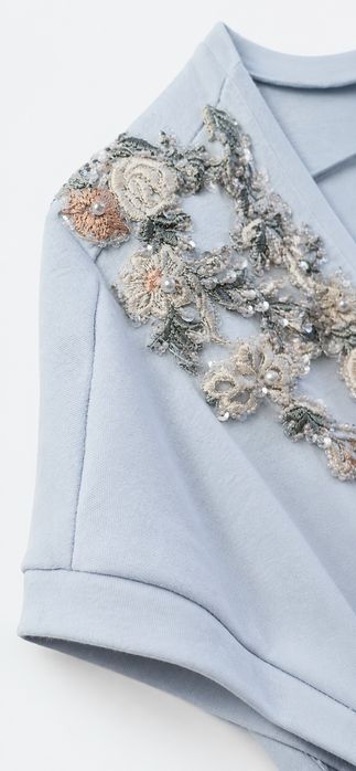 Bluză de vară din tricot fin (jerse) cu aplicații