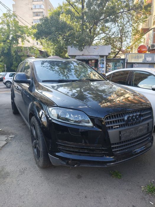 Audi Q7    S-line