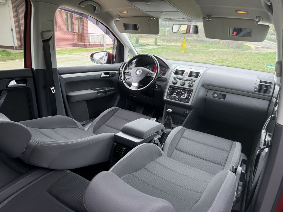 VW TOURAN 2.0tdi* 140cp* 2010* Impecabil!!!