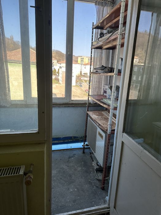 Vând apartament in Medias, cu 3 camere, etajul 4