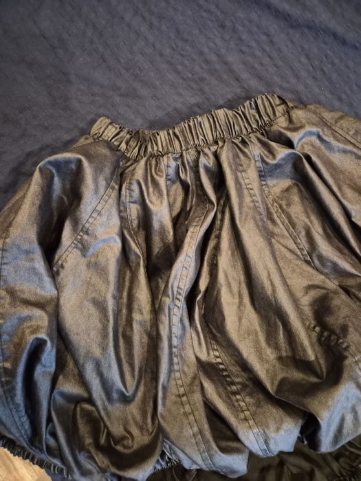 Черна пола балон