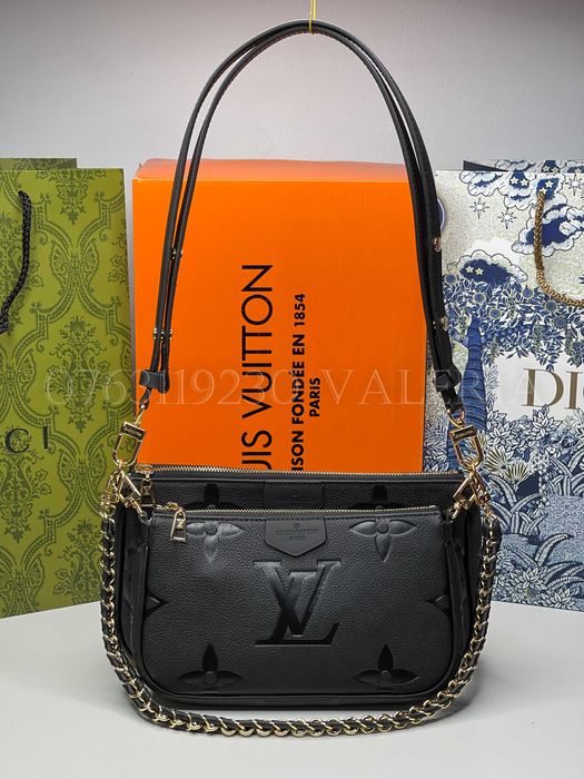 Geanta Louis Vuitton - Pochette Accessoires Piele Embosata neagra