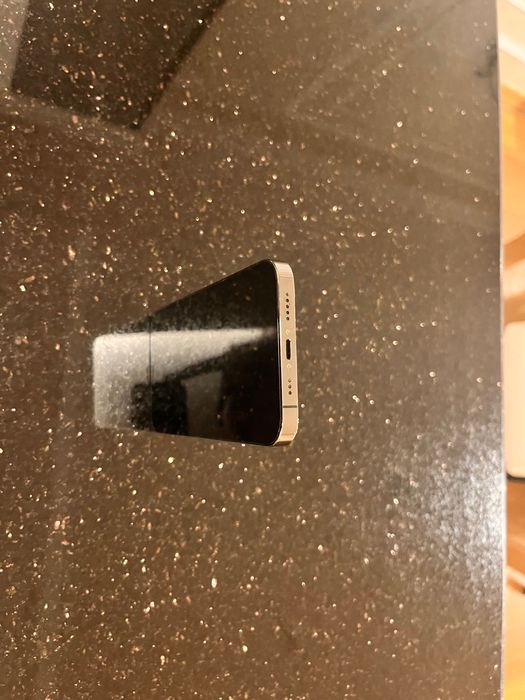 iPhone 12 Pro и Apple Airpods