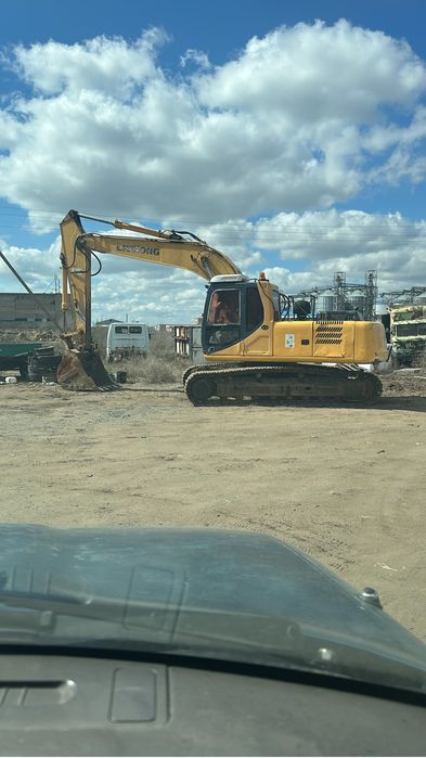 Гусеничный экскаватор услуги аренда