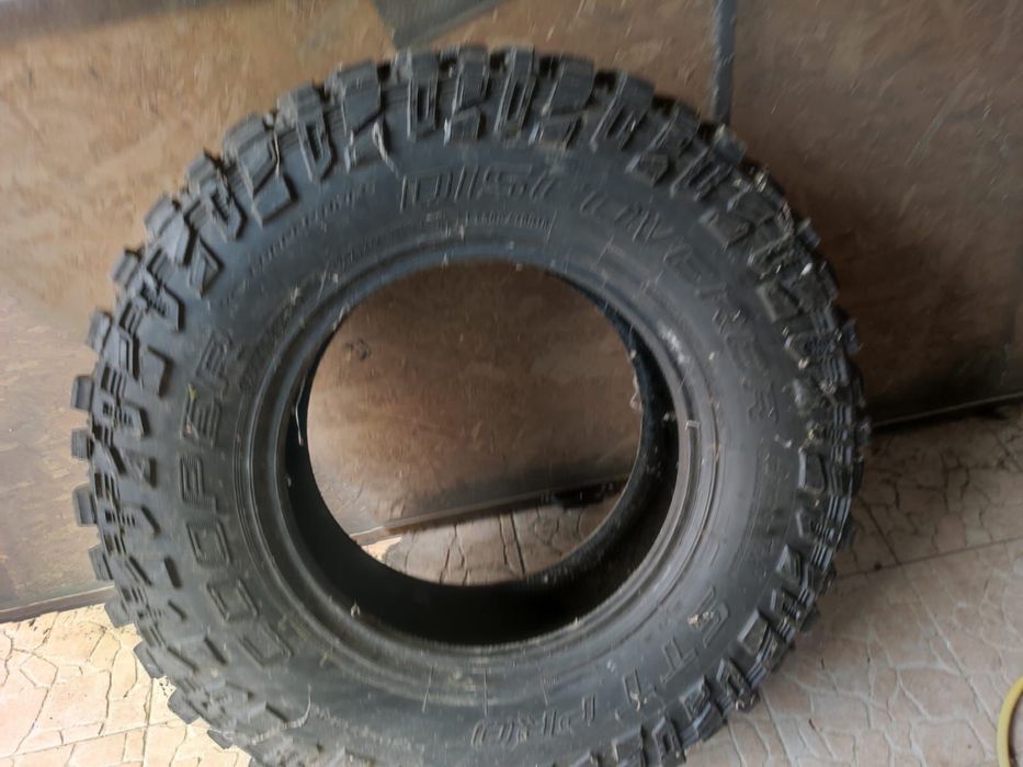 O buc noua 305/70R18 Cooper off road 126/123K
