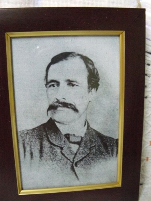 Портрети на възрожденци, революционери, поети, писатели