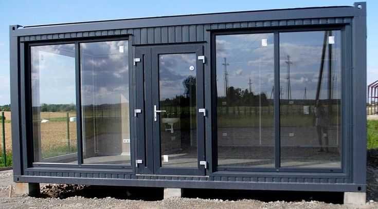 Современный контейнер дом с большими окнами