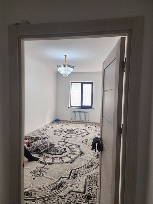 Sergeli yangi darxondan 3 xonali uy sotiladi