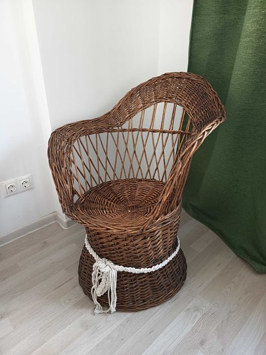 Scaun impletit din rachita