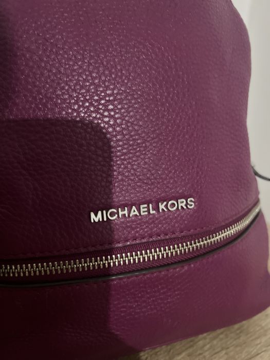 Продам рюкзак Michael kors