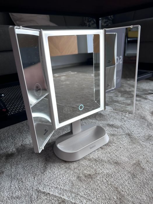 Oglinda cosmetica led cu picior