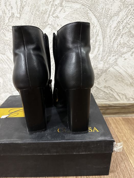 Продам женсую обувь