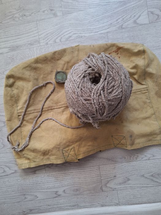 Продаётся  азбестовая  нитка  больше  200  метров  для  изоляции