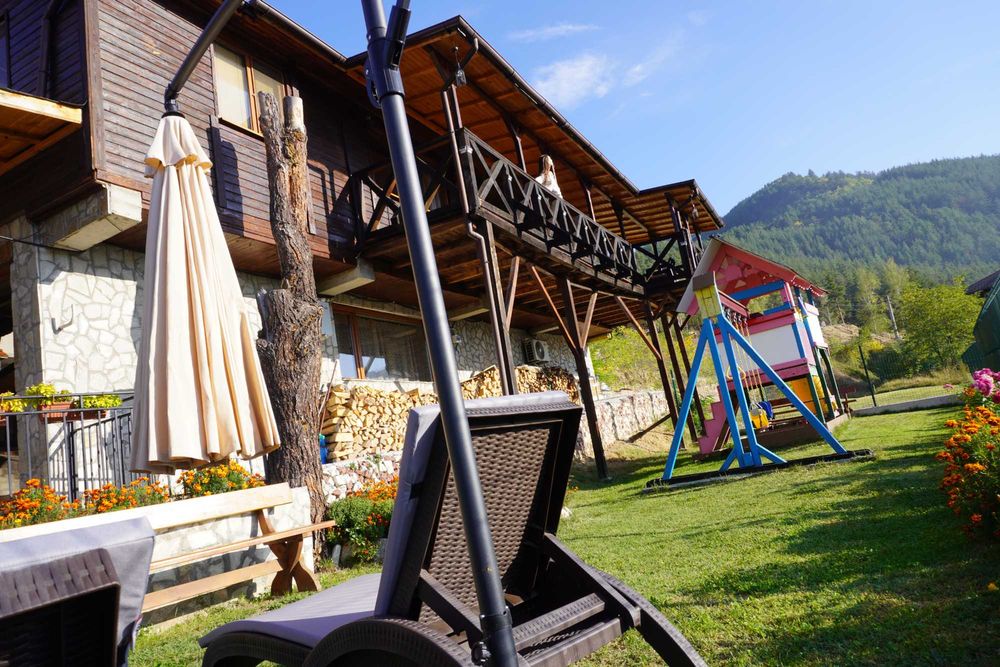 Самостоятелна къща за гости в гр. Девин “ планински полъх “