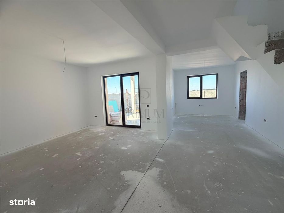 Duplex Despartit Prin Camera Tehnica - Personalizare Interioara - Zona