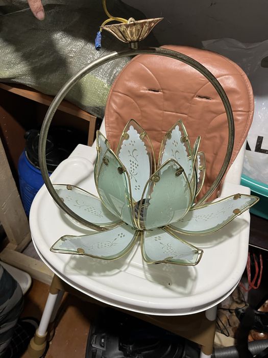 Продпм люстры с хорошем целом состоянии