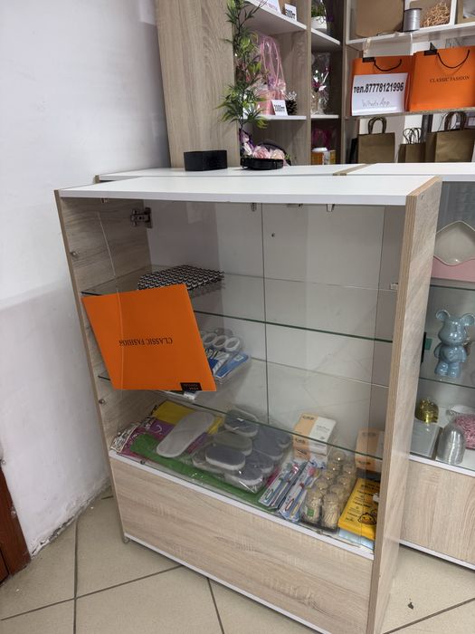 Продам витрину без стекла