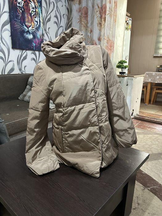 Продам легкую женскую куртку размер S