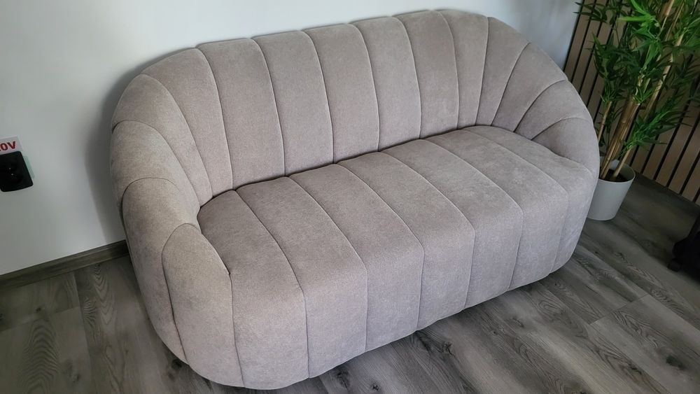 Canapea cu 2 locuri bej