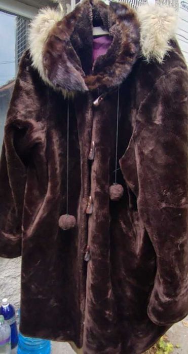 Зимни кожуси, различни цветове и материя