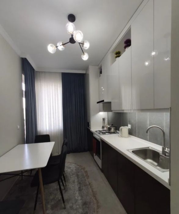 Абая. 2-х комнатная в центре