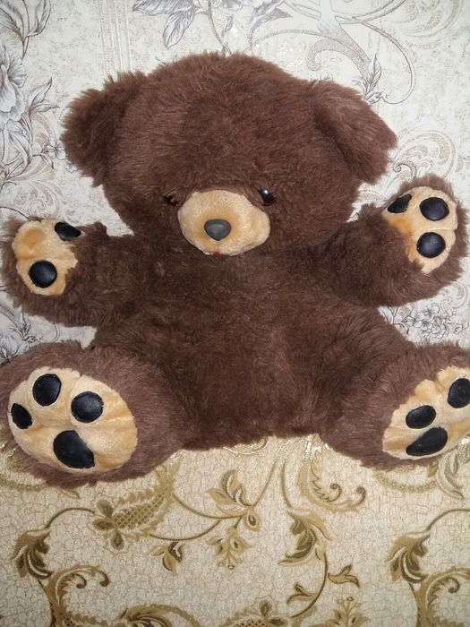 Плюшевый медвежонок.