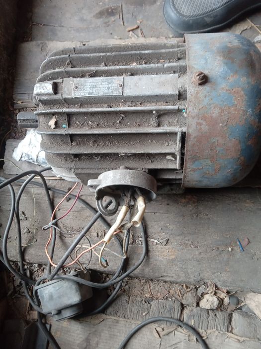 Продам электро двигатель.