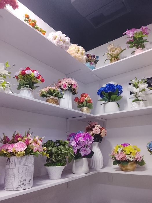 Suniy gullar sergiliy