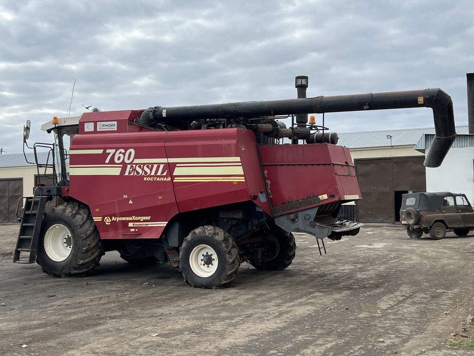 Комбайн Есиль 760