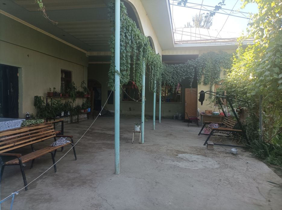 Uy sotiladi  Дом продается