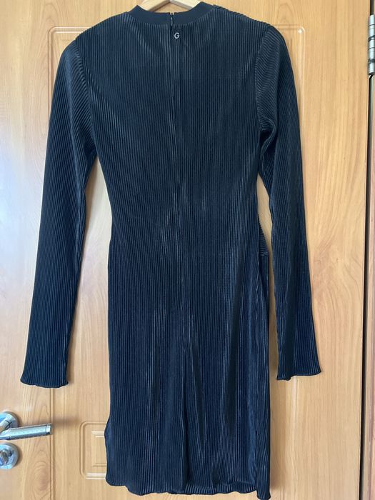 Елегантна черна рокля Guess, размер S