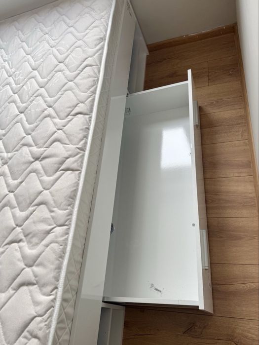 Чисто нова спалня(160см.) +матрак