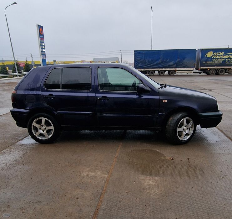 Продам Фольксваген Гольф 3 1.8