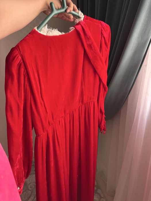 Шапан и Платье.