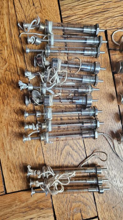 Ретро стъклени спринцовки 25 броя 20 мл – 3 броя + рекорд