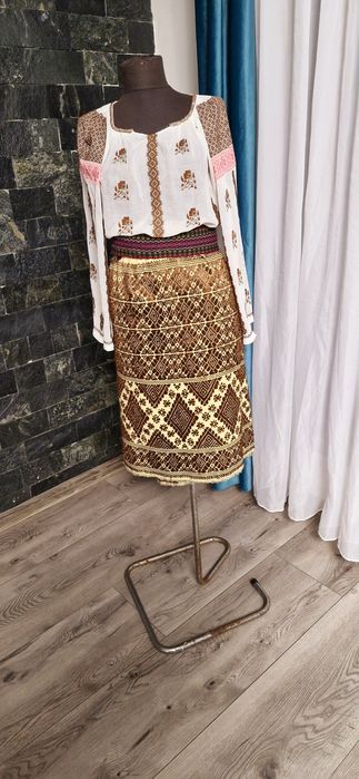 Ie și fota   de vânzare