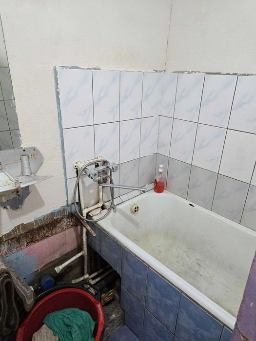 Qorasuv 6 da 2 xona kvartiraga 2 ta o'gil bola kere srochna