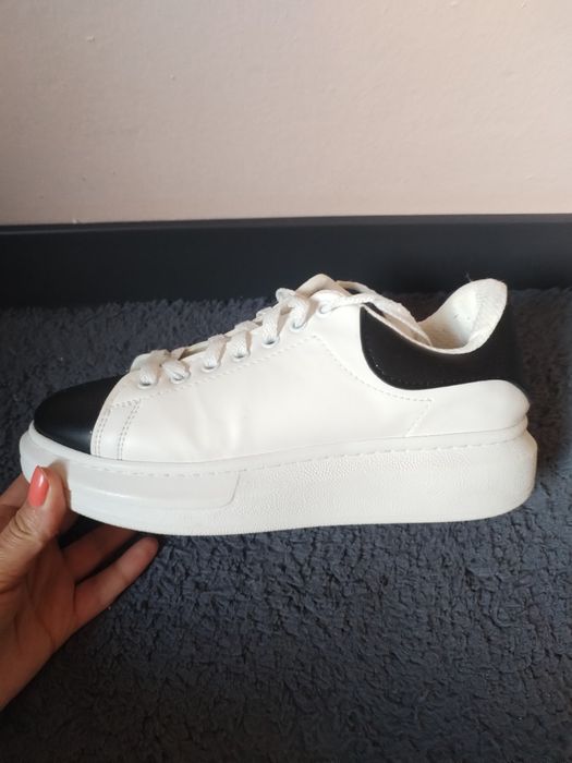 Adidași pentru femei