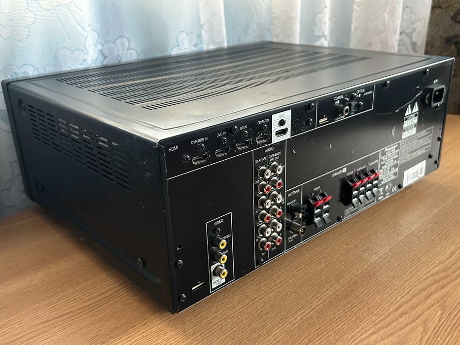 Amplituner-amplificator-statie PIONEER cu iesire activa de subwoofer